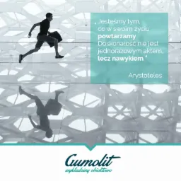 Sylwetka biegnącego mężczyzny z torbą na tle geometrycznego wzoru podłogi i cytatu Arystotelesa, logo firmy Gumolit na dole.