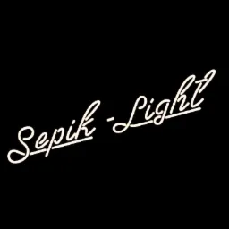 Iluminowane logo firmy Sepik-Light na czarnym tle, wykonane w stylu retro.