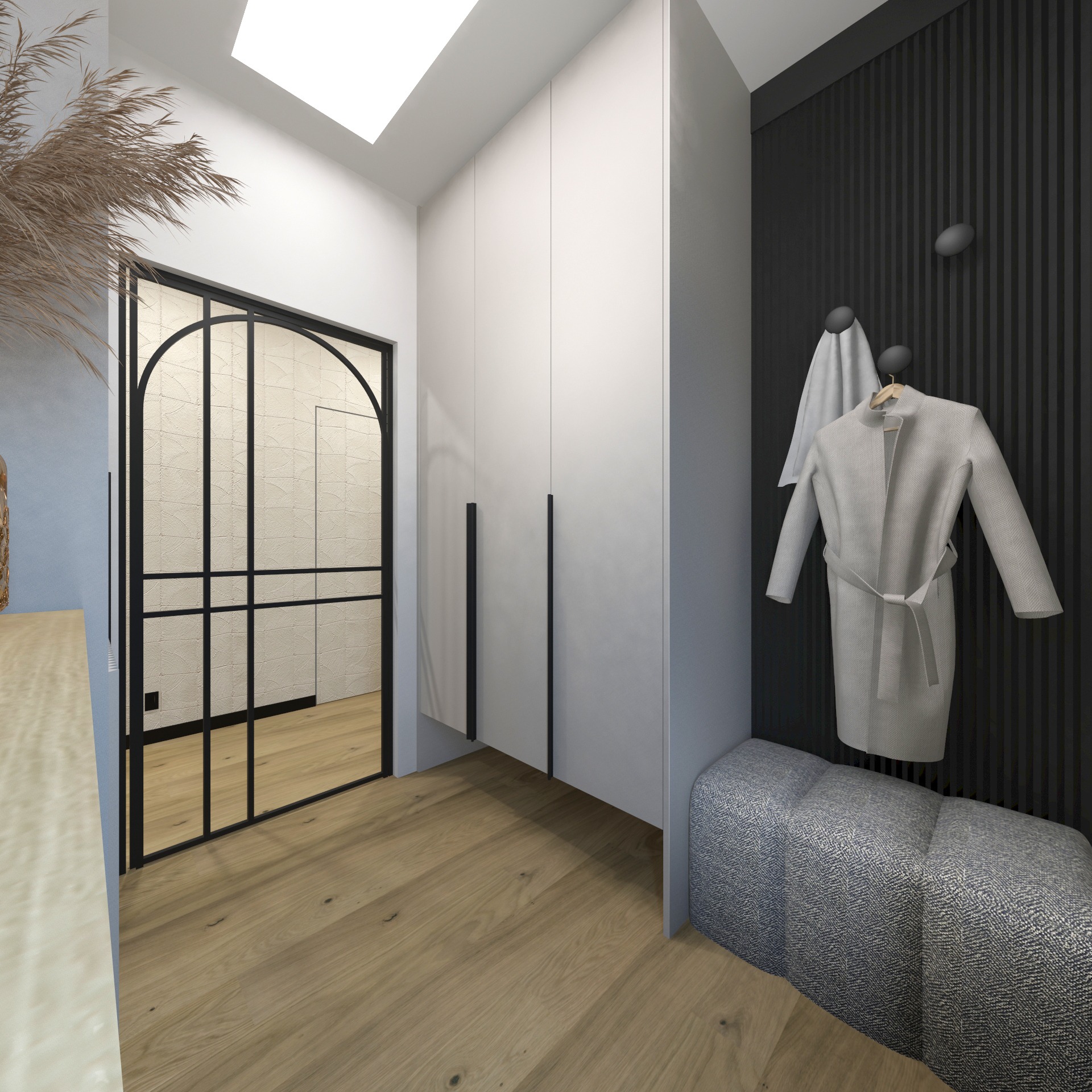 Nowoczesny przedpokój z drewnianą podłogą, białą szafą w zabudowie, czarną ścianą z wieszakami i szarym siedziskiem. W tle drzwi z czarnymi szprosami.