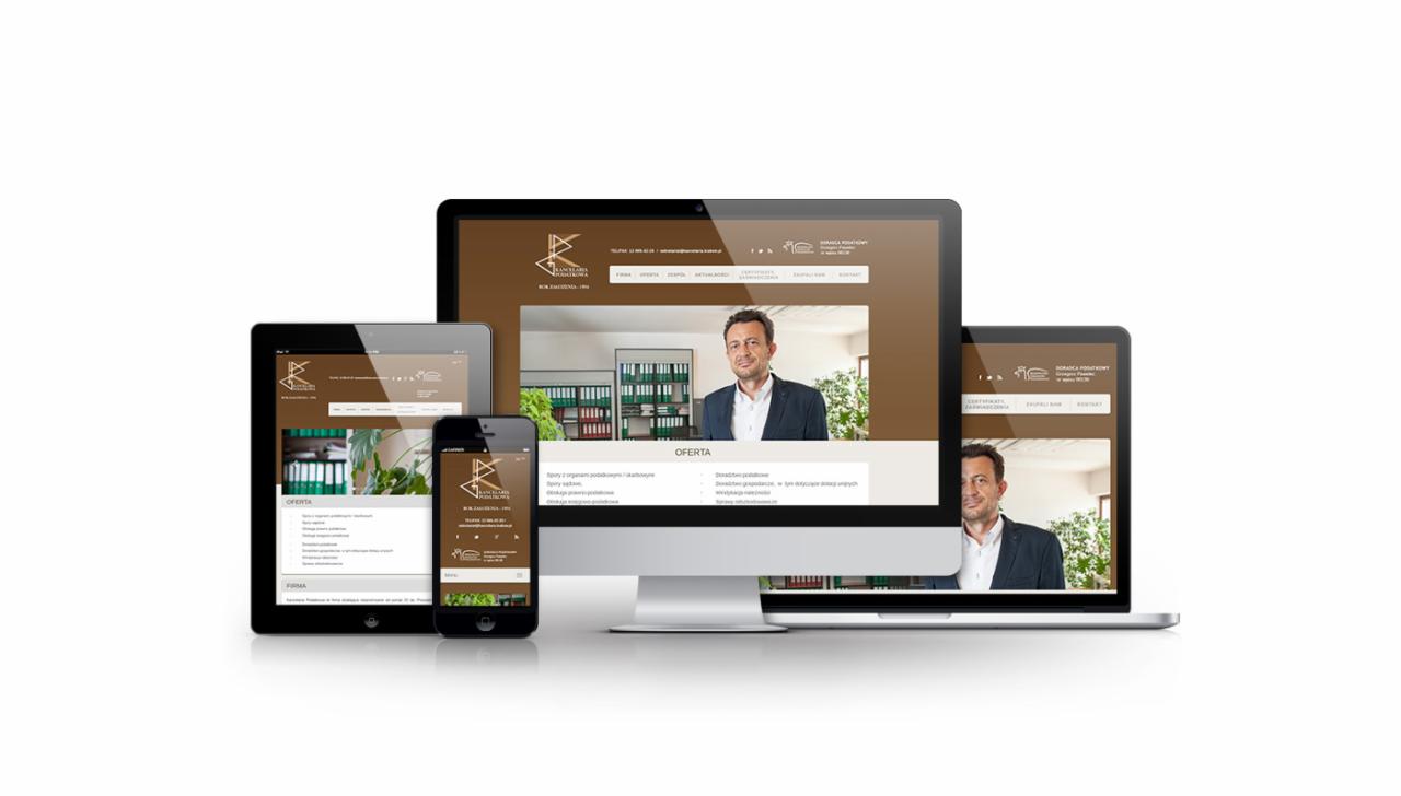 Responsywna strona internetowa kancelarii podatkowej na monitorze, laptopie, tablecie i smartfonie. Utrzymana w stonowanej kolorystyce z wizerunkiem doradcy.