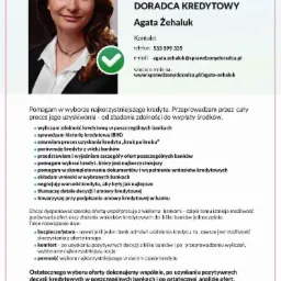Zdjęcie materiałów reklamowych doradcy kredytowego, Agaty Żehaluk, z informacjami kontaktowymi i ofertą pomocy w wyborze kredytu na mieszkanie i dom.