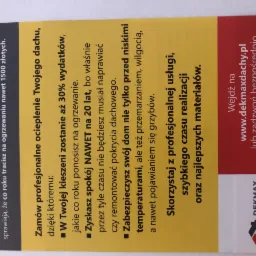 Ulotka reklamowa firmy dekarskiej z Kalisza, oferująca ocieplenie dachu i oszczędności na ogrzewaniu, z podanym adresem strony internetowej i numerem telefonu.