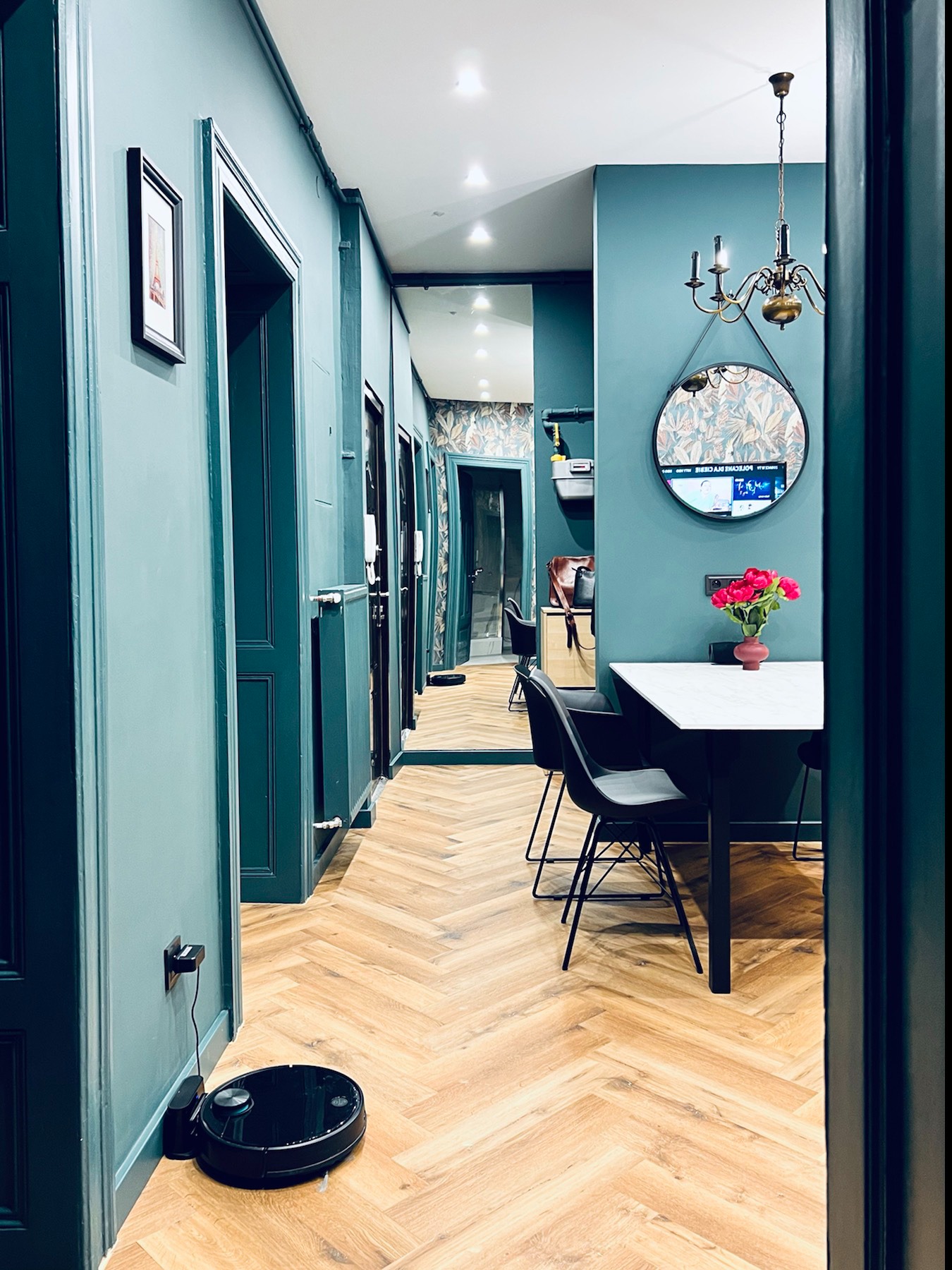 Kompleksowy remont mieszkania w kamienicy, wymiana wszystkich instalacji, aranżacja wnętrza, przygotowanie pod wynajem.