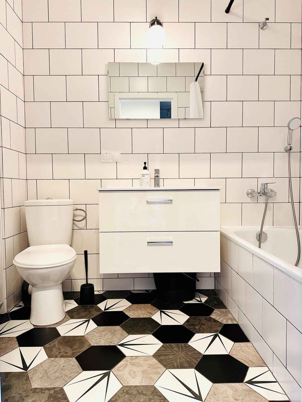 Wykończenie łazienki w bloku.