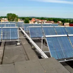 Kolektory słoneczne na szkole w Radzyniu