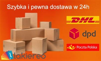 Reklama szybkiej dostawy w 24h z logo firm kurierskich DHL, DPD i Poczta Polska obok stosu kartonowych pudeł na pomarańczowym tle.