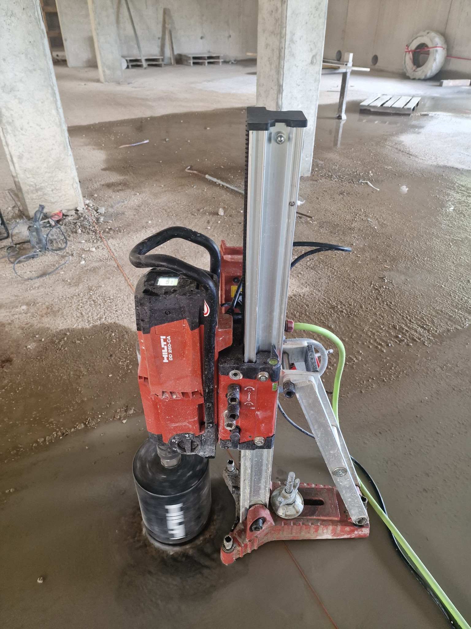 Wiercenie w żelbetowych elementach