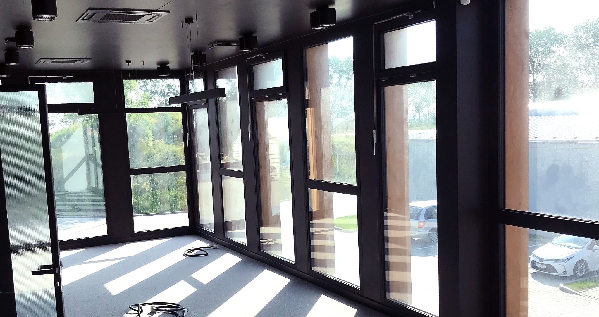 Stolarka Redan Rehau w kolorze czarny mat