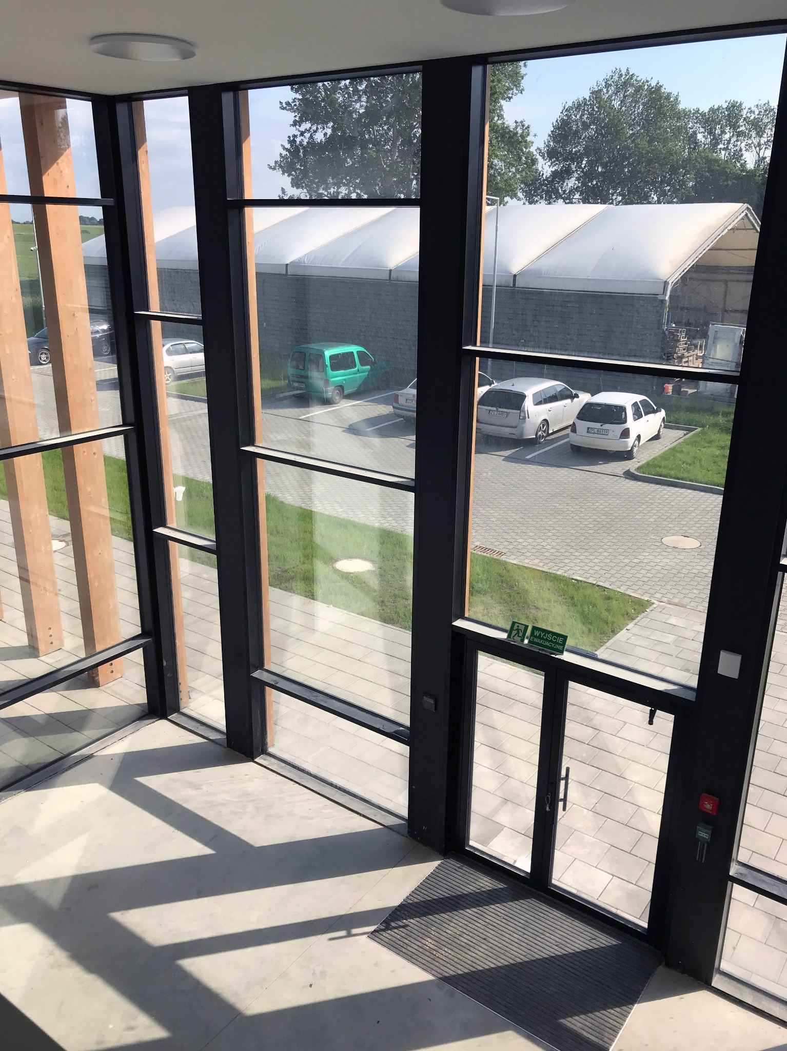 Fasada szklana wyskość 6m, Duże przeszklenia.