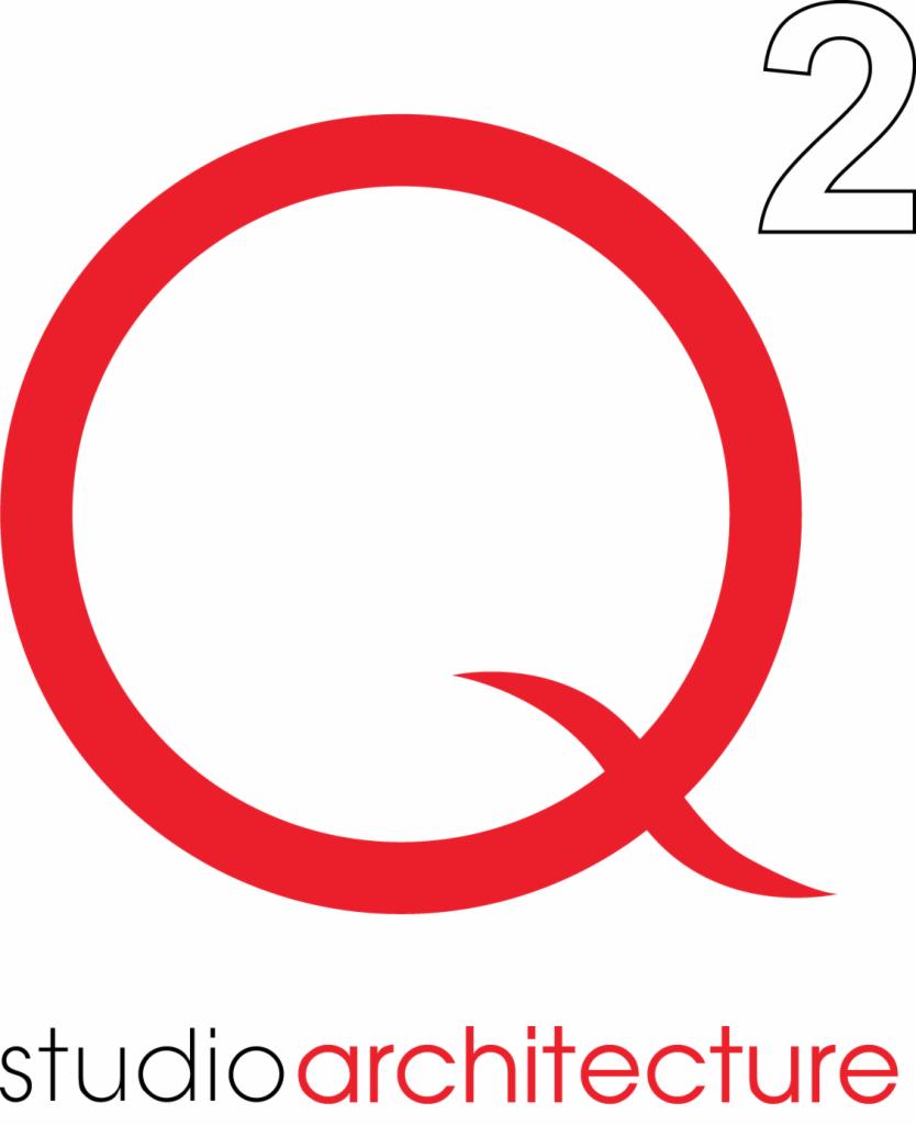 Logo firmy Studio Architecture z czerwonym okręgiem przypominającym literę Q i cyfrą 2 w prawym górnym rogu.