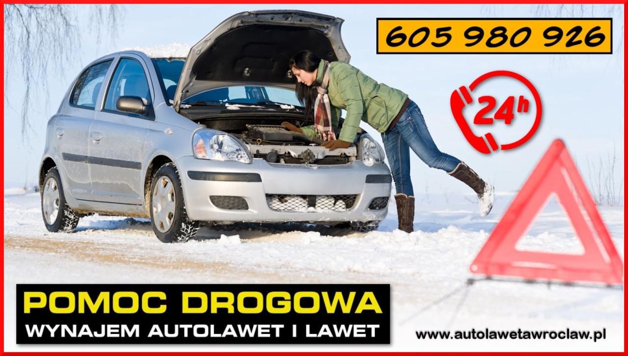 Kobieta w zimowej scenerii sprawdza silnik srebrnego samochodu z otwartą maską; widoczny trójkąt ostrzegawczy i numer telefonu pomocy drogowej.