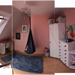 Pokój dziecięcy w odcieniach różu z szarym dywanem, wiszącym fotelem i oknem dachowym, oświetlony przez kryształowy żyrandol.