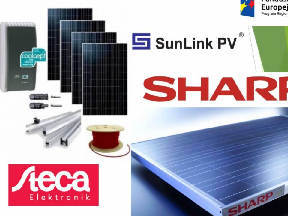 Zestaw komponentów do instalacji paneli słonecznych, w tym panele, inwerter, przewody i elementy montażowe, z widocznymi logotypami producentów.