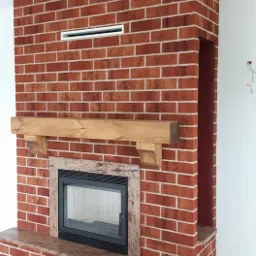 Kominek z cegły postarzanej