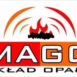 Logo firmy MAGO Skład Opału z stylizowanym motywem płomieni w kolorach czerwieni i pomarańczy nad napisem.