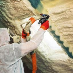 Izolacja stychów i poddaszy pianką PUR