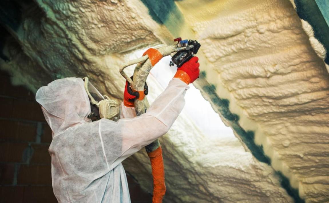 Izolacja stychów i poddaszy pianką PUR