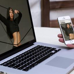 Studio Websteady - Responsywna strona internetowa projektantki mody wyświetlana na laptopie i smartfonie, z widocznym układem i elementami interfejsu.