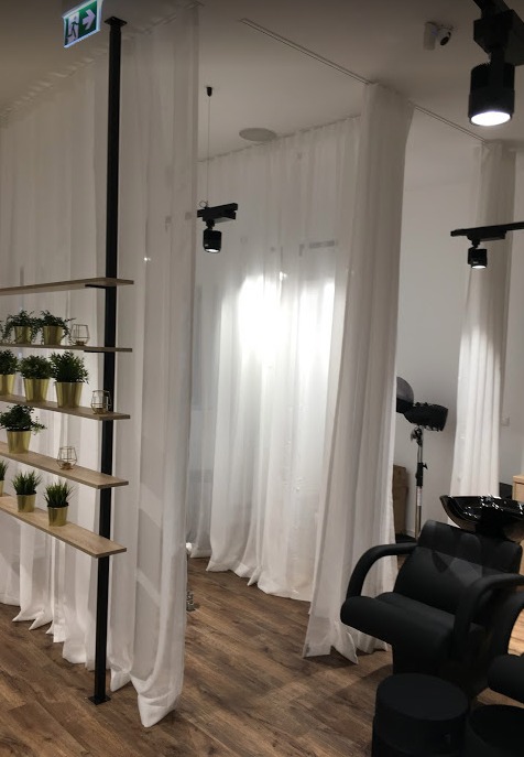 Aranżacja salonu fryzjerskiego.