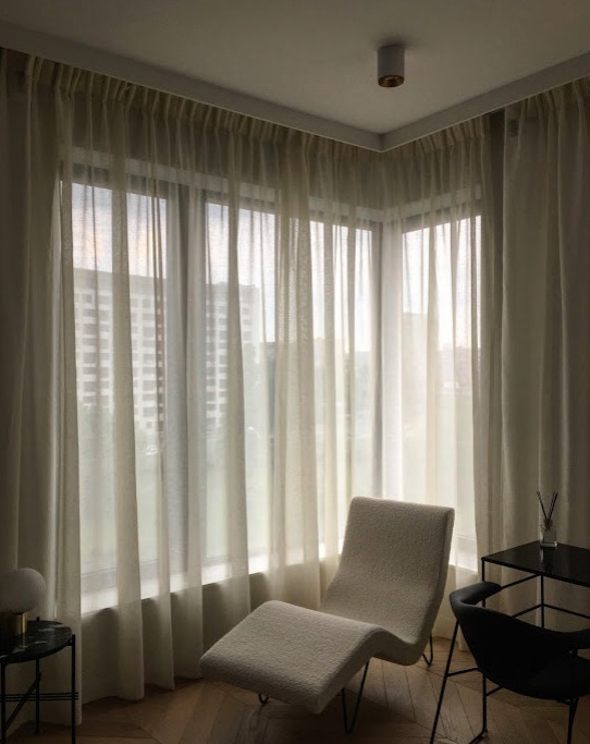 Aranżacja mieszkania w apartamentowcu.