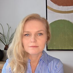 Zajmujemy się pełną księgowością i jednoosobowymi działalnościami gospodarczymi oraz kadrami i płacami. 
Mamy biuro w centrum Warszawy przy ulicy Pieknej 24, ale z Klientem pracujemy zdalnie na podstawie przesłanych skanów pdf lub zdjęć faktur.