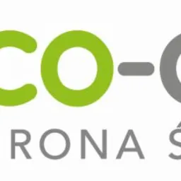 Logo firmy Eco-Assist z Jarocina, przedstawiające zielono-szare strzałki recyklingu oraz nazwę firmy i hasło 'Ochrona Środowiska'.