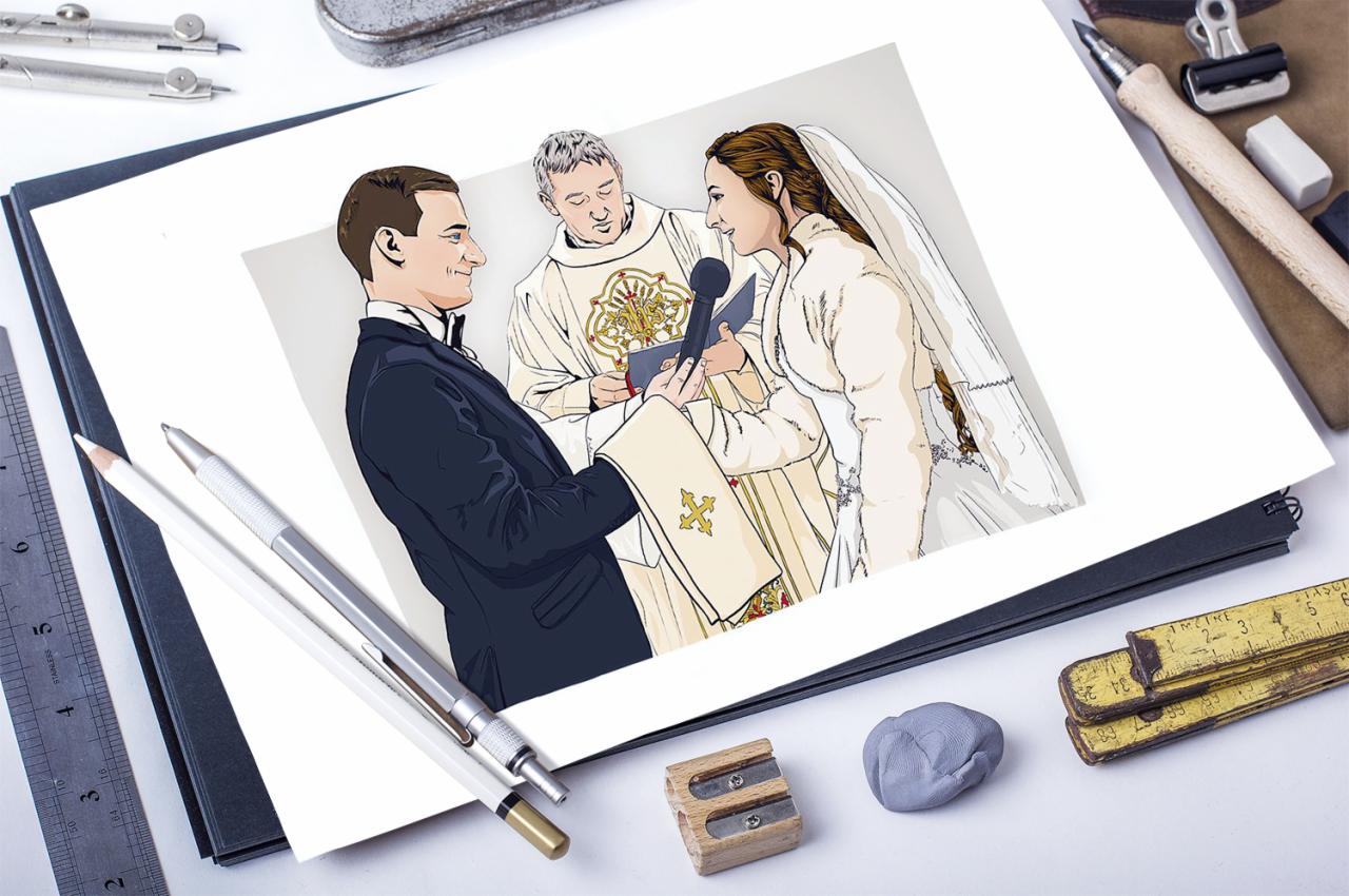 Ilustracja cyfrowa przedstawiająca scenę ślubną z parą młodą i księdzem, umieszczona na kartce papieru leżącej na biurku z przyborami kreślarskimi: ołówkami, gumką, temperówką i linijką składaną.