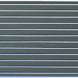 Szare metalowe żaluzje w ramie, widok z przodu, równoległe lamele ustawione pod kątem, wizualizacja 3D.