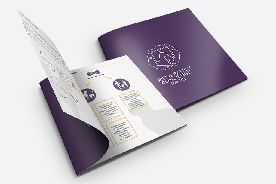 Otwarta broszura reklamowa z fioletową okładką prezentująca logo i ofertę usług Pet & Family Concierge Paris, skupiającą się na opiece nad zwierzętami domowymi, w tym pet sitting i organizacja...
