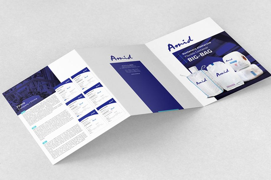 Rozłożona, trójdzielna broszura reklamowa firmy Amid prezentująca elastyczne kontenery (BIG-BAG) z różnymi certyfikatami jakości.
