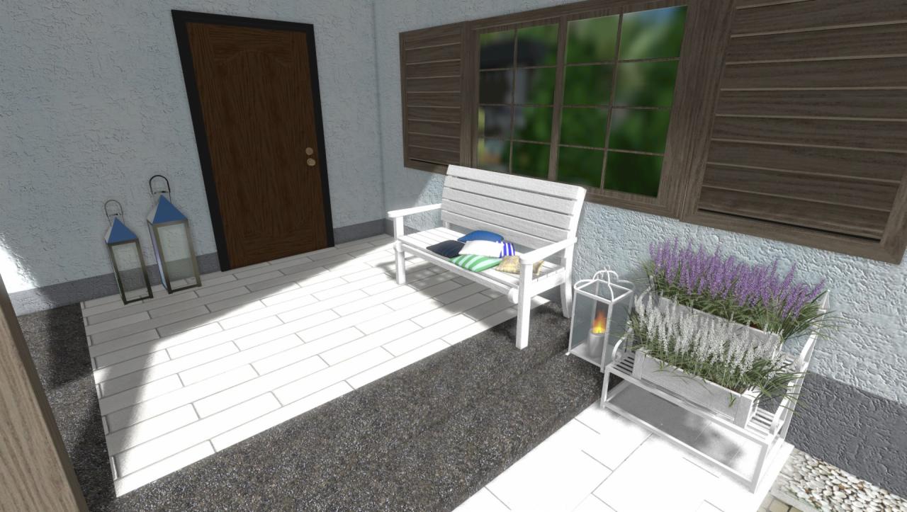 Biała ławeczka ogrodowa z poduszkami na jasnym tarasie, obok lampion i kwietnik z lawendą, widok na drewniane okiennice.