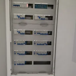 Rozdzielnia elektryczna w lokalu gastronomicznym