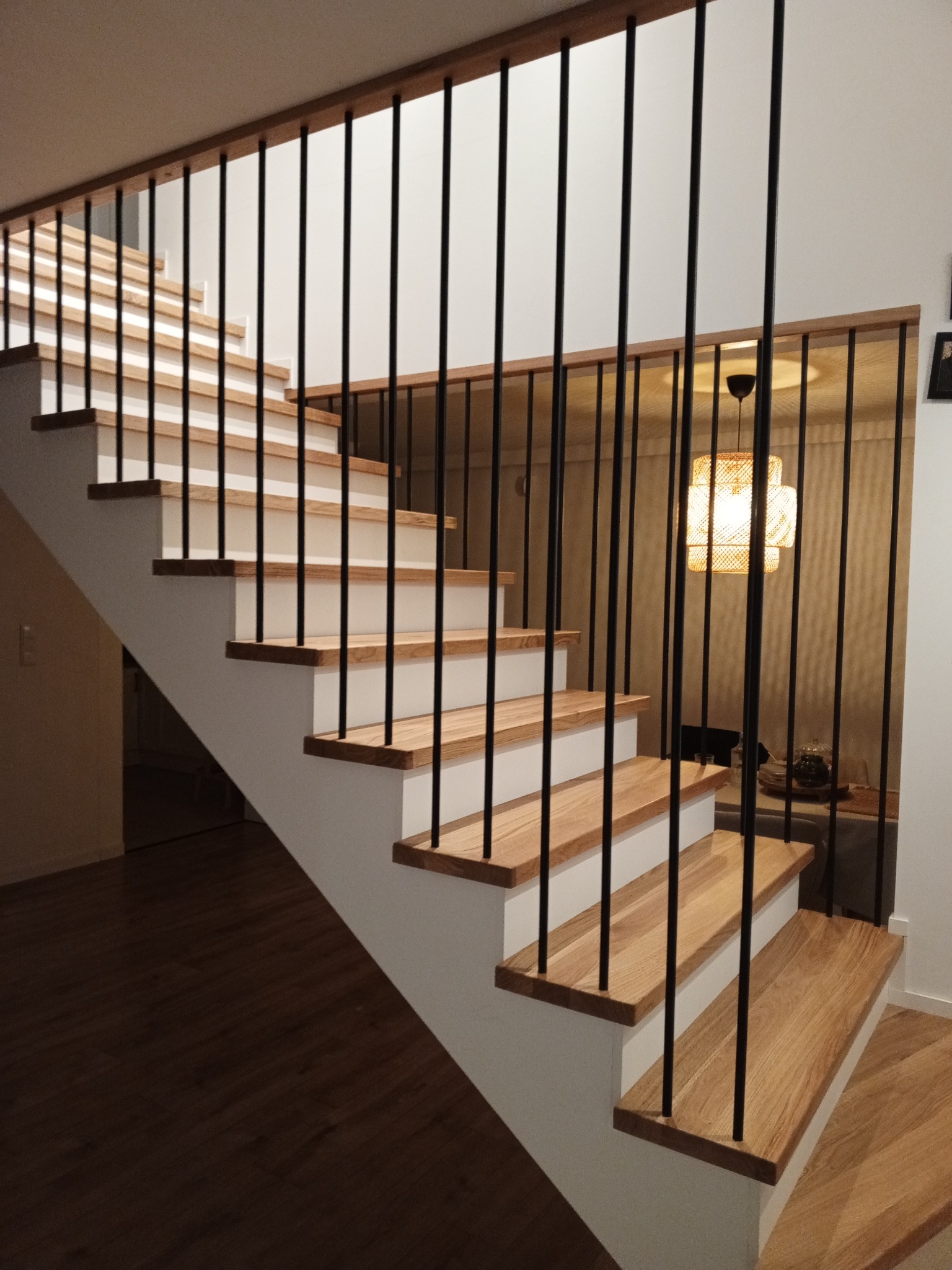 Klasyczne schody dąb i balustrada 'harfa'