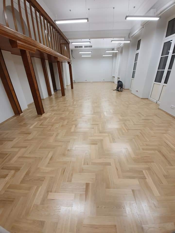 Wykończona sale po układaniu w głównym urzędzie miar