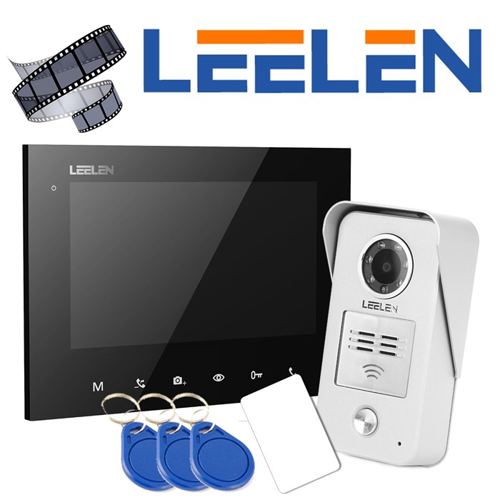 Zestaw wideodomofonowy Leelen z panelem dotykowym, kamerą zewnętrzną, brelokami zbliżeniowymi i kartą dostępu, na białym tle. Nowoczesny design i funkcjonalność.