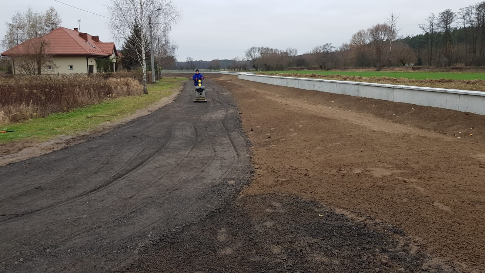 Wał przeciwpowodziowy