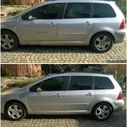 Porównanie stanu samochodu kombi: brudny, pokryty błotem z boku, kontra czysty, lśniący po umyciu. Widoczne różnice w wyglądzie karoserii i opon.