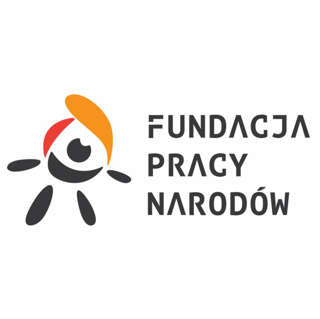 Logo Fundacji Pracy Narodów z graficznym symbolem stylizowanej postaci z okiem, czerwoną i pomarańczową plamą oraz czarnymi kończynami na białym tle.