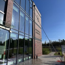 VERSA SYSTEM Przemysław Piechocki - Mycie przeszkleń na wysokości do 15m wodą demineralizowaną bez smug i zacieków.