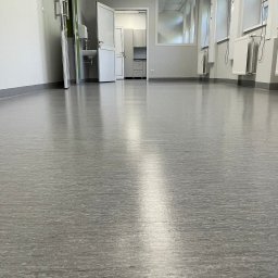 VERSA SYSTEM Przemysław Piechocki - POLIMERYZACJA wykładzin elastycznych PVC.