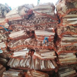 Witam mam do zaoferowania drewno rozpałkowe drobne sucha sosna w workach raszlowych 30kg cena przy większych ilościach do negocjacji 