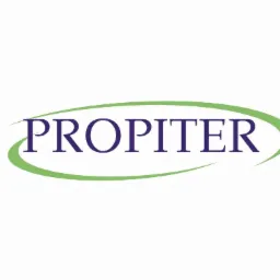 Logo firmy Propiper z nazwą w kolorze ciemnoniebieskim, obramowaną zielonym owalem.