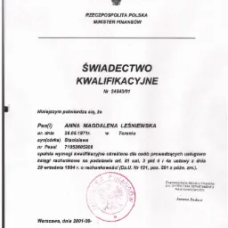 Skan dokumentu: Świadectwo Kwalifikacyjne Ministerstwa Finansów dla Anny Magdaleny Leśniewskiej, uprawniające do usługowego prowadzenia ksiąg rachunkowych, wydane w Warszawie w 2001 roku.