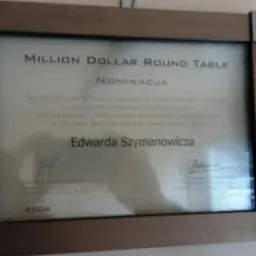 Oprawiony certyfikat Million Dollar Round Table z nominacją dla Edwarda Szymanowicza za sprzedaż ubezpieczeń na życie i długoterminowych oszczędności, rok 2006.
