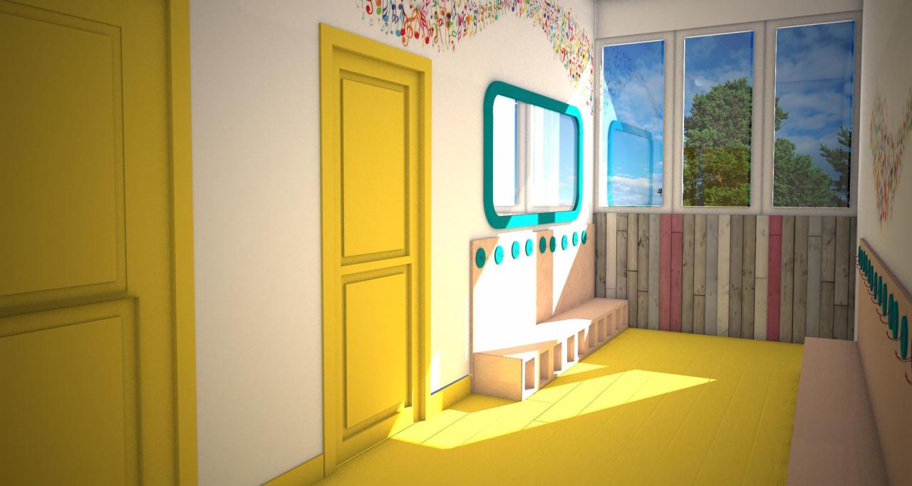 Wnętrze przedszkola z żółtą podłogą, drzwiami i dekoracyjnymi elementami ściennymi w postaci nut, lustra z turkusową ramą i wieszakami oraz drewnianej boazerii w pastelowych kolorach.