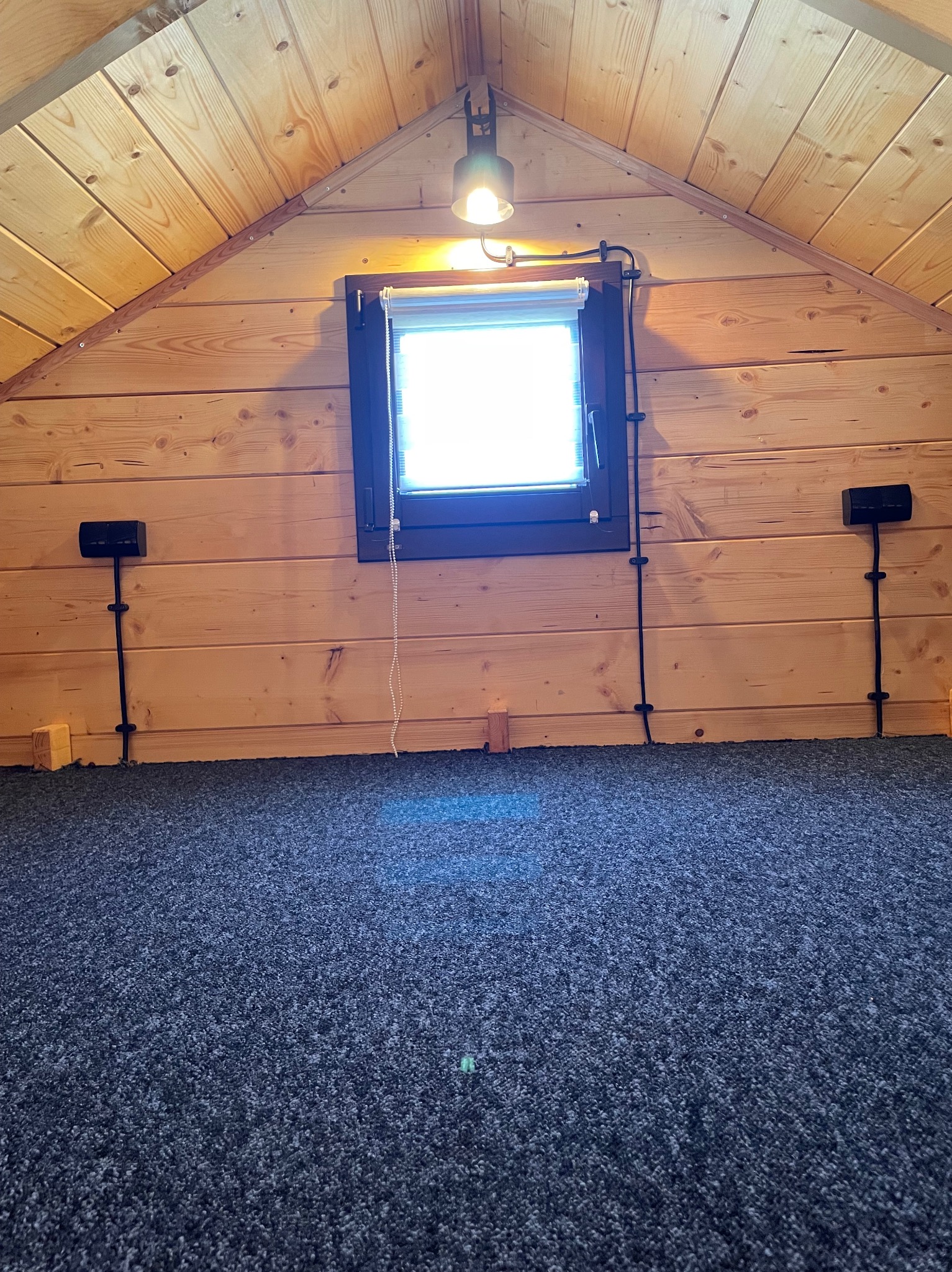 Oświetlenie i gniazda w domku działkowym