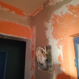 Wymiana instalacji i szpachlowanie bruzd