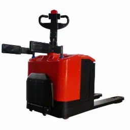 Nowy, czerwono-czarny wózek paletowy elektryczny z widoczną rączką sterującą i osłonami kół, na białym tle.