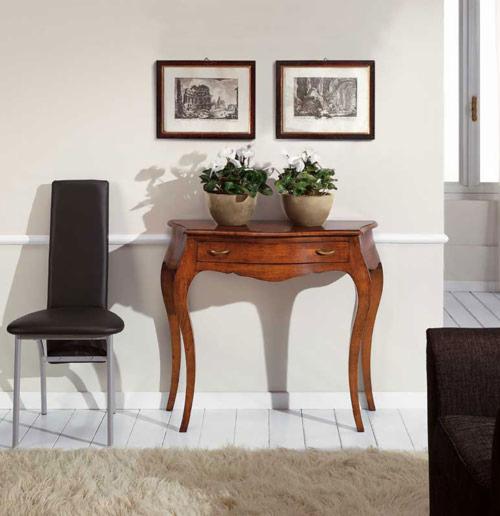 Klasyczna konsola na giętych nogach