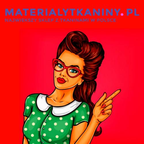 Kreskówkowa kobieta w okularach i sukience w groszki wskazuje palcem na napis 'MATERIALYTKANINY.PL Największy sklep z tkaninami w Polsce' na czerwonym tle.
